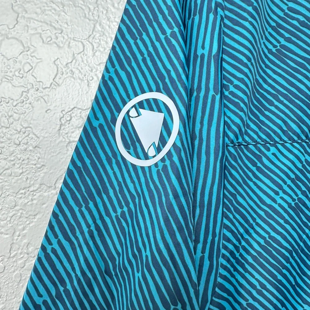 Endura Hummvee WP‎ Shell Jacket Hooded Lightweight Rain Wind Size M